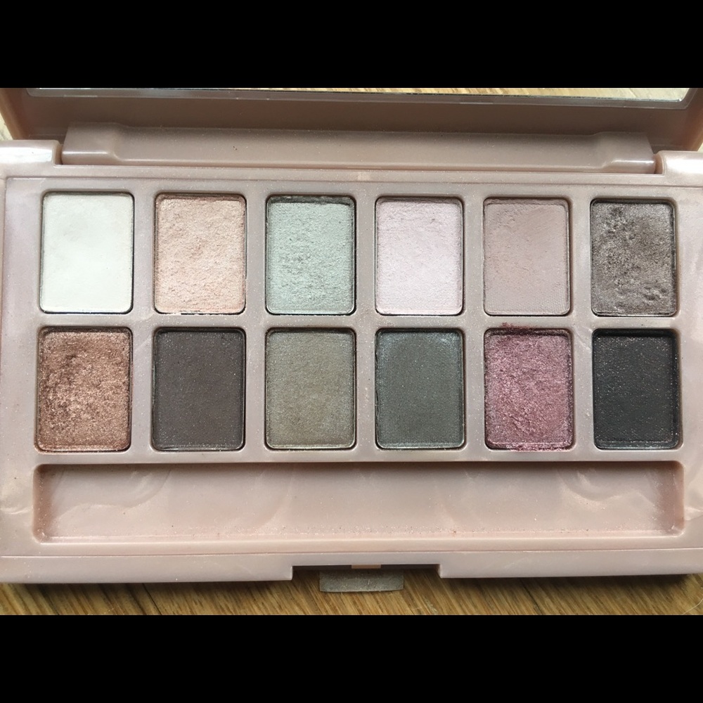 Maybelline BlushedNudes palette
